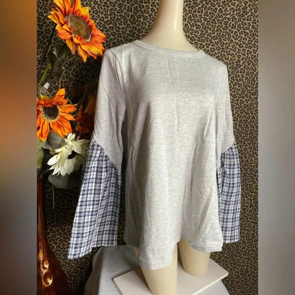 🌴3/$30🌴DOE & RAE Heather Grey/Navy Plaid Long Bell Sleeve Cotton Top NWT - Picture 3 of 12